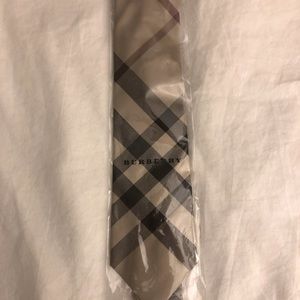 Burberry classic tie